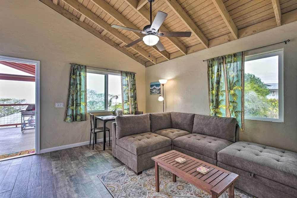 Airy Kailua-kona Apt < 3 Mi to Beach Access!, Kailua-Kona