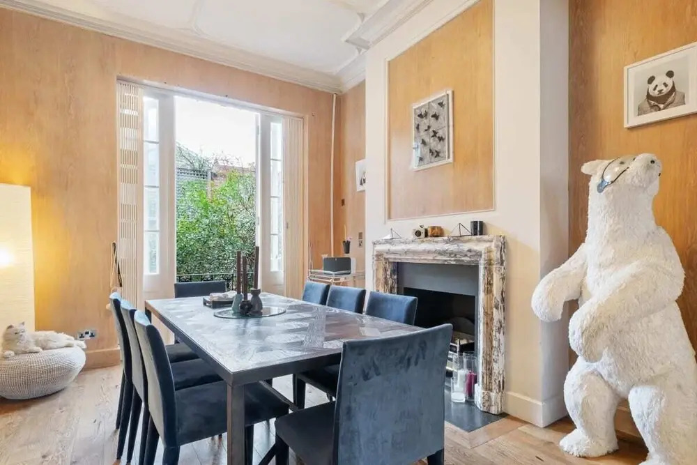 Spacious Designer 2 Bedroom Maisonette With Garden in Chelsea, London