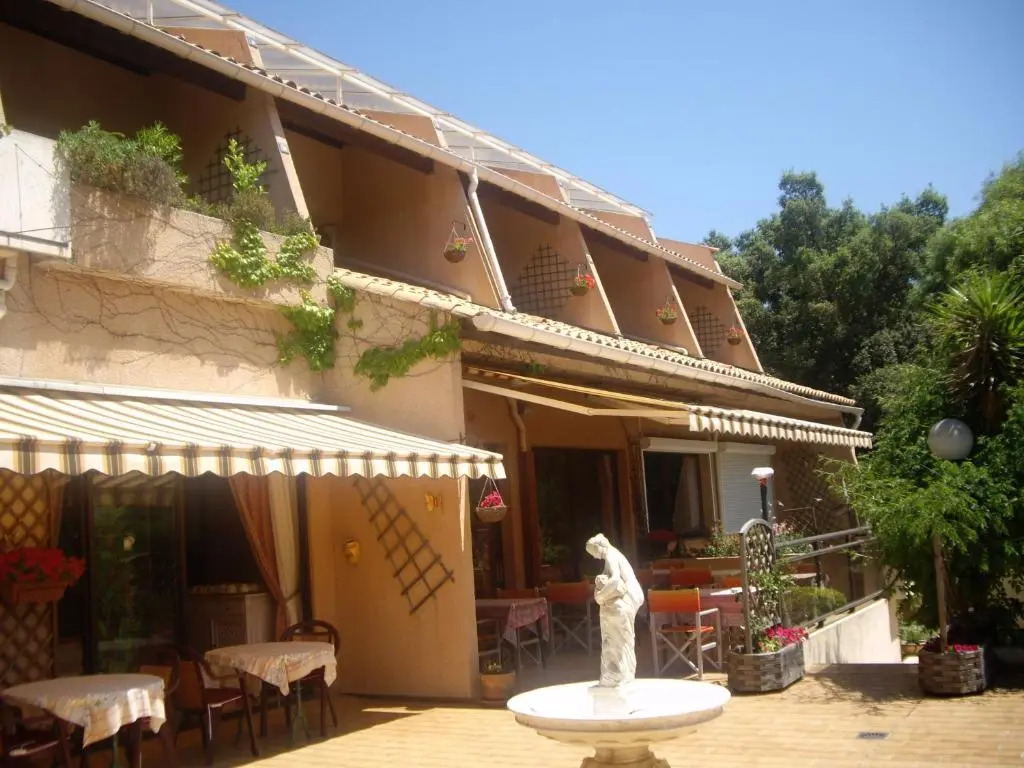 Hôtel Les Palmiers