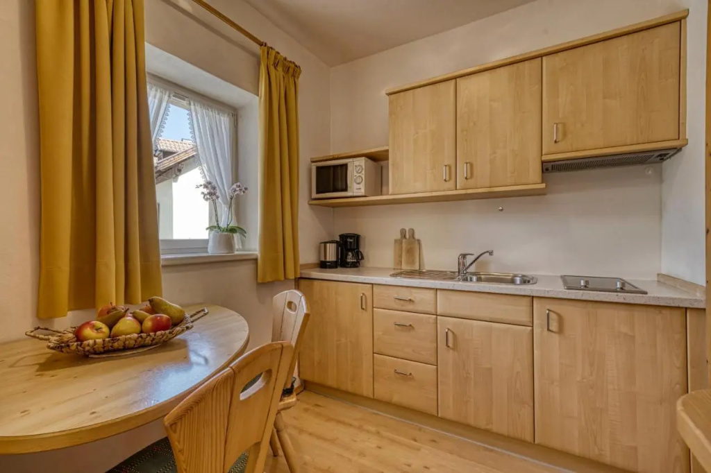 Kreuzwegerhof Nals - Apartments with Pool and Air Conditioning near Merano & Bolzano