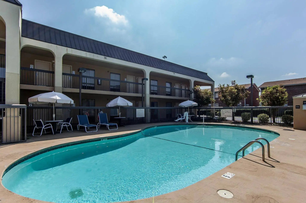 Clarion Inn Cleveland near University