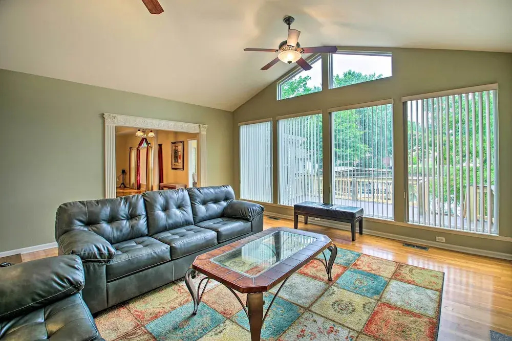 2-tier Deck & Boat Parking: Lake Hamilton Home