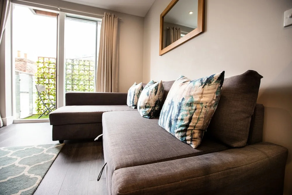The Wren Beautiful Apartment inc parking