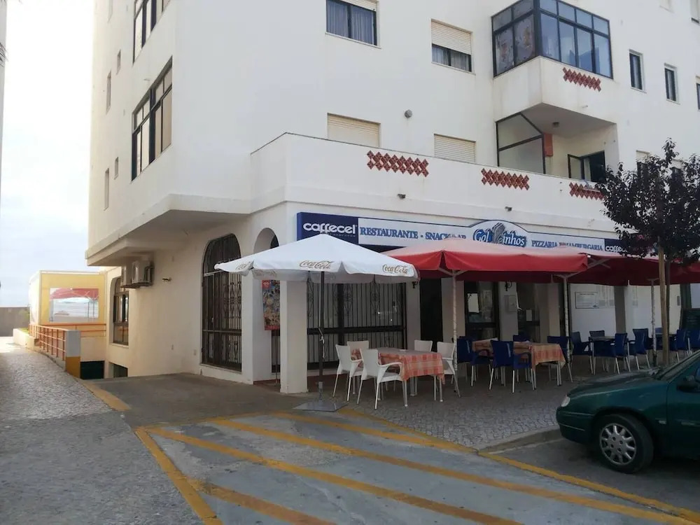 Quarteira 1-bed, Sleeps 4, Parking, 1 min to Beach