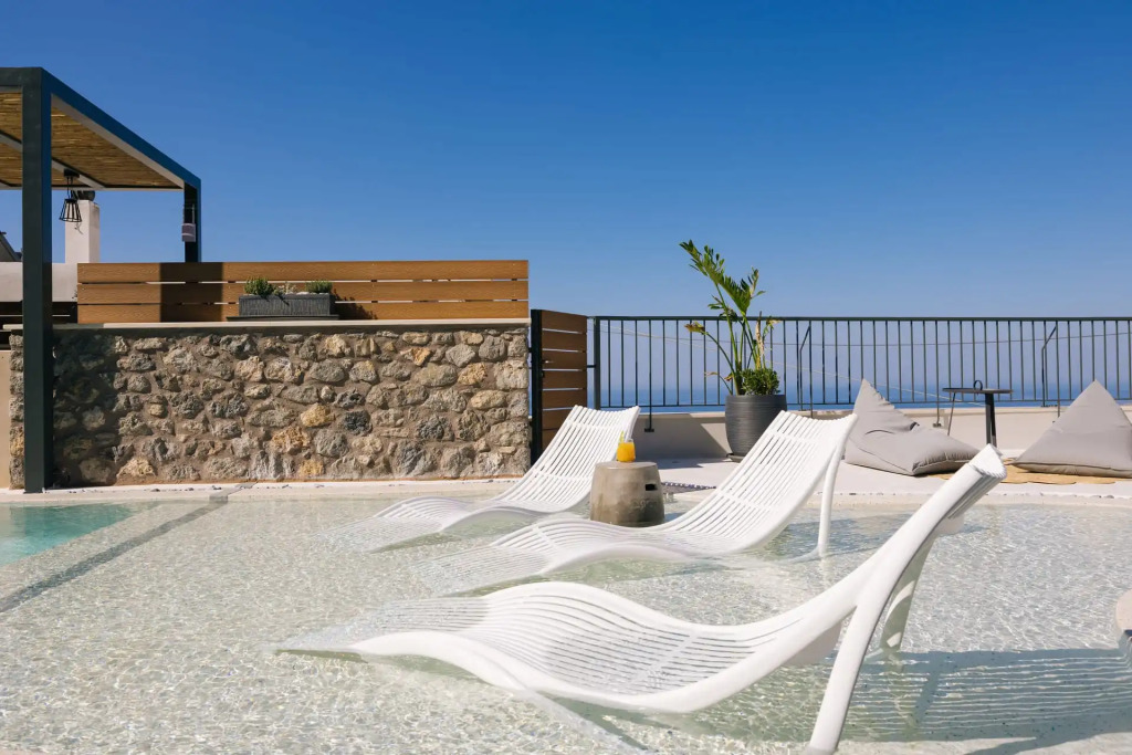 Mirthea Suites