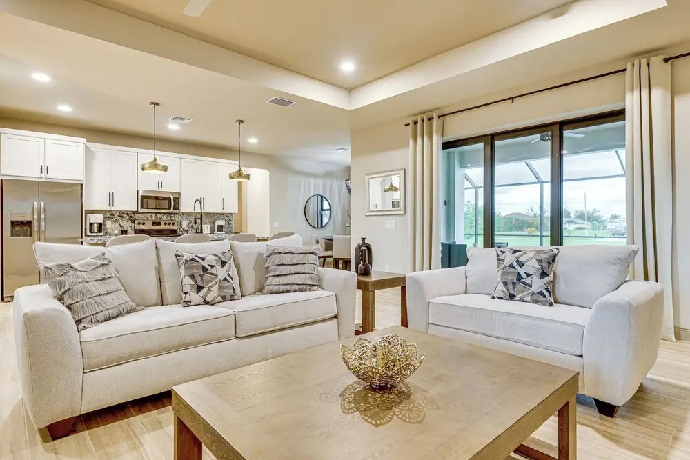 Outdoor Oasis: Spacious Family Home in Cape Coral!