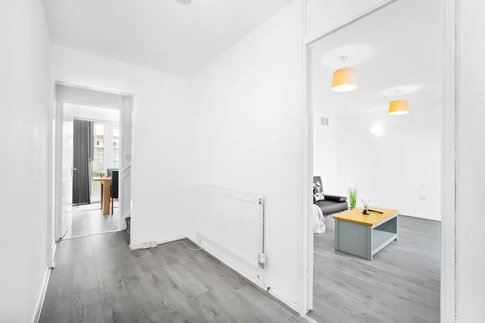 3-bed House, Sleeps 5, Bham Airport, Parking