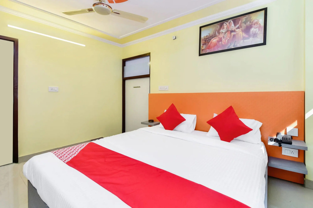 OYO 28054 Hotel Suraj Villa