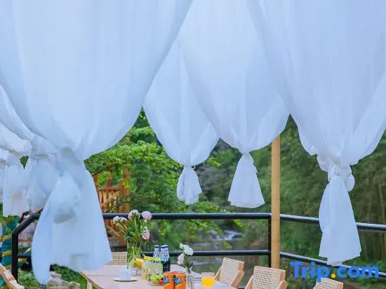 Anji Zhangyuan Fujun · Family-friendly Stream Pool Resort