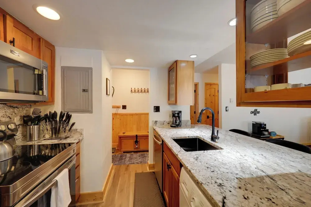 Charming Vail Condo w/ Patio & Mountain Views