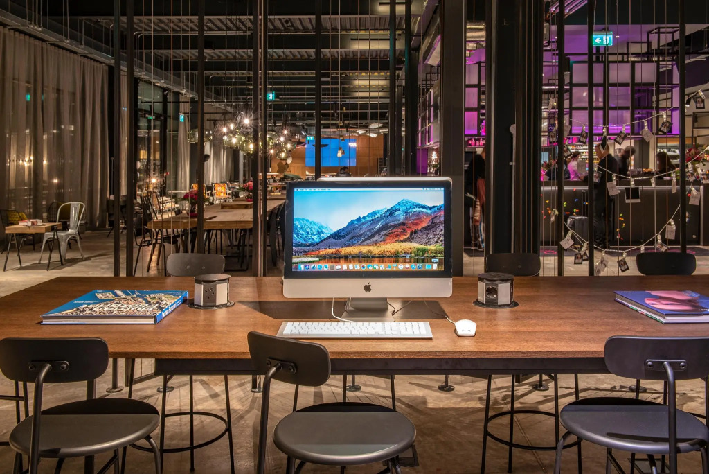 Moxy London Heathrow Airport