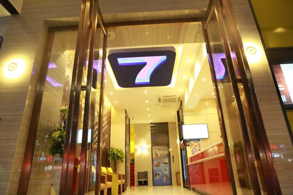 Gelin Qingman Hotel (Dao Xiaoshui Middle Road Commercial Pedestrian Street)
