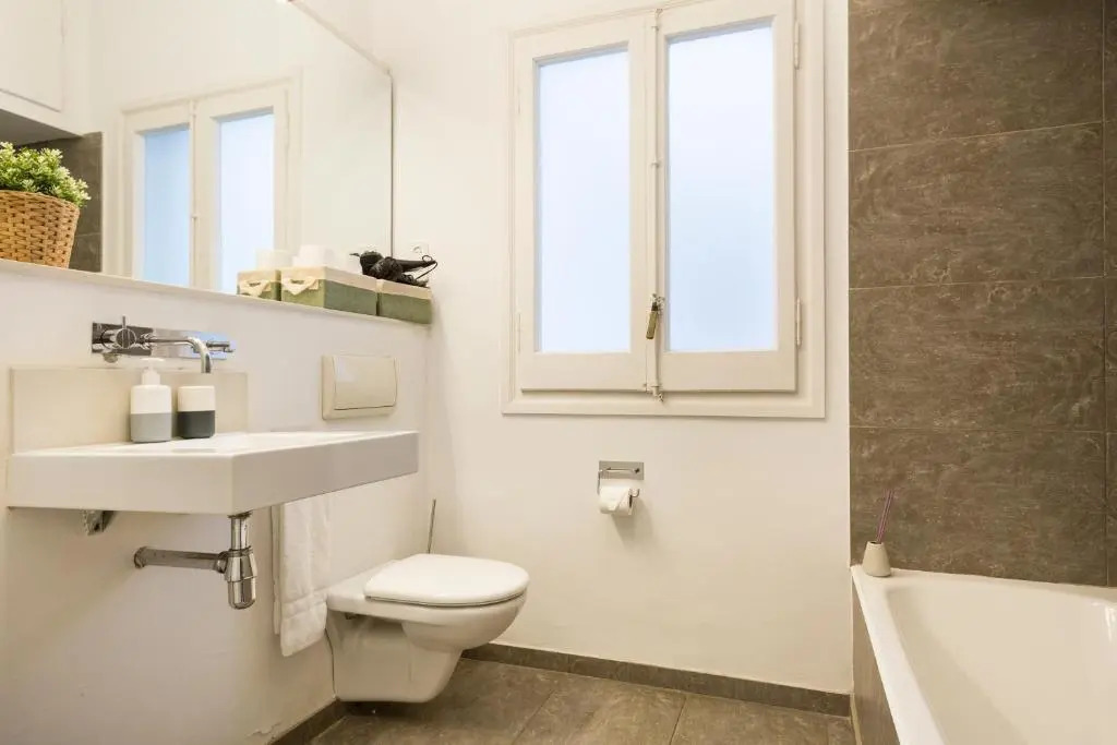 Large & beautiful apartment 4min from Passeig de Gràcia