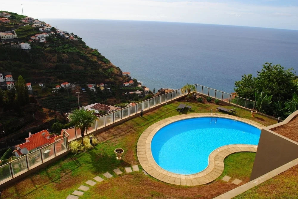 Plaza Bay Luxury Apartment with Swimming Pool