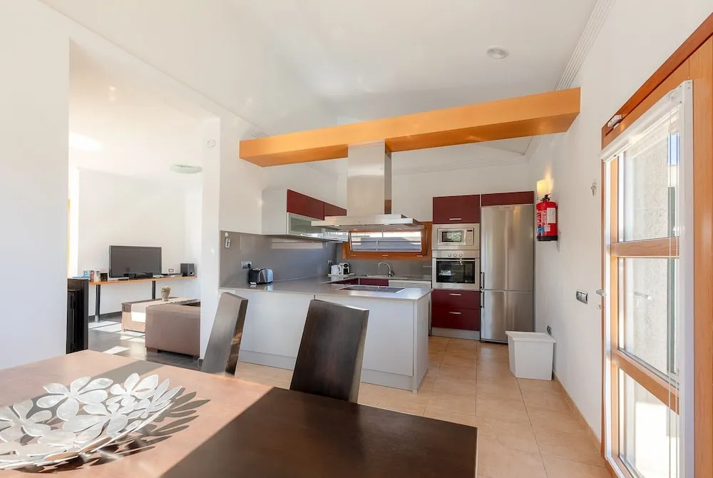 Camelot Holiday Homes by LIVVO