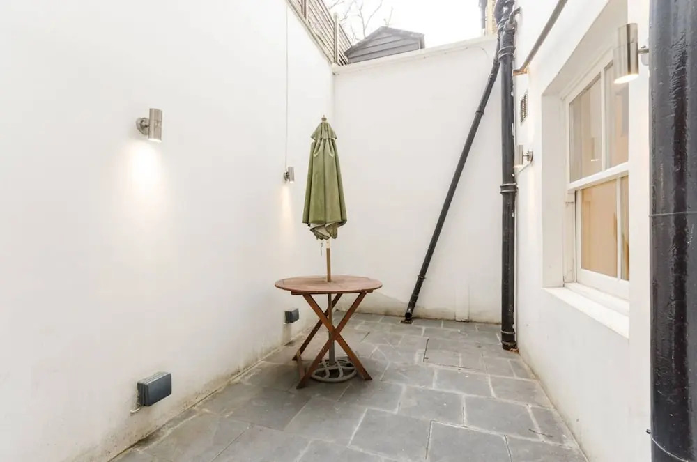 Delightful 2 Bed Garden Flat in Earl's Court