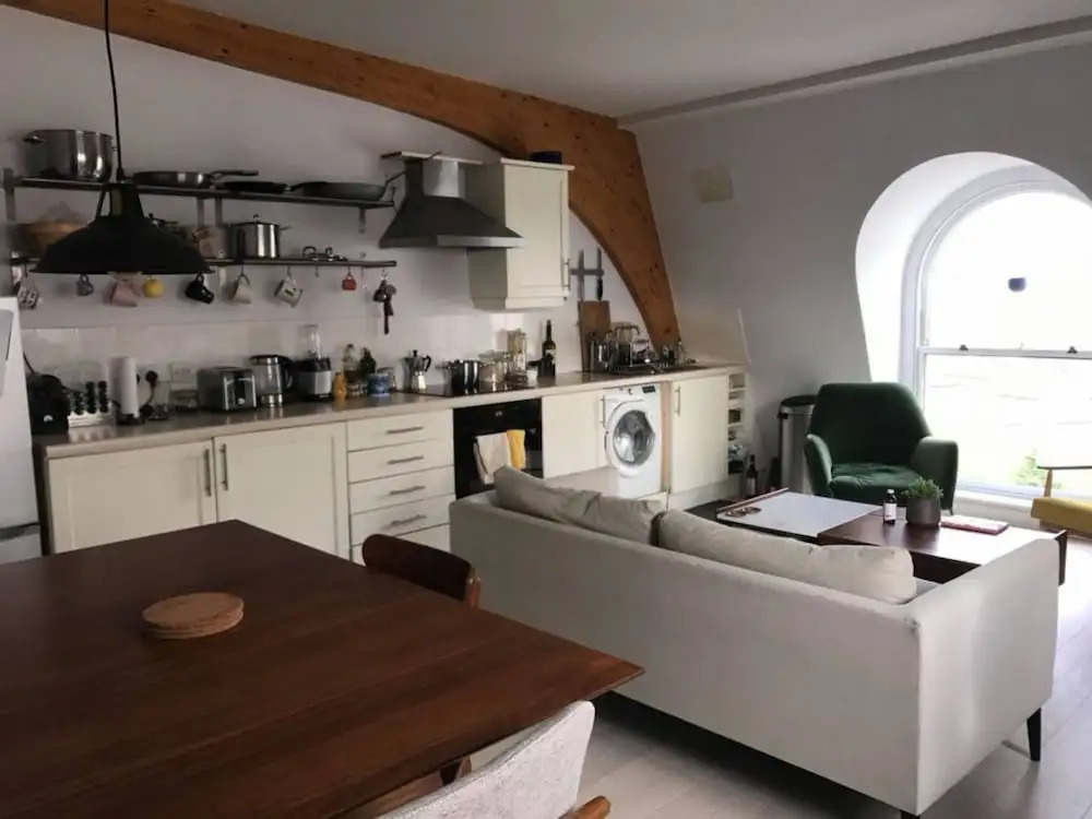 2 Bedroom Apartment Near Stepney Green Sleeps 4