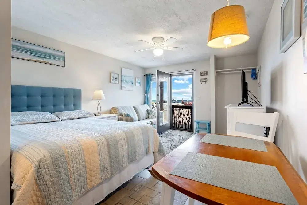 Beachfront Bliss Cozy Studio!