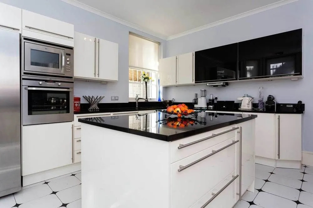 Elgin Crescent Apartment
