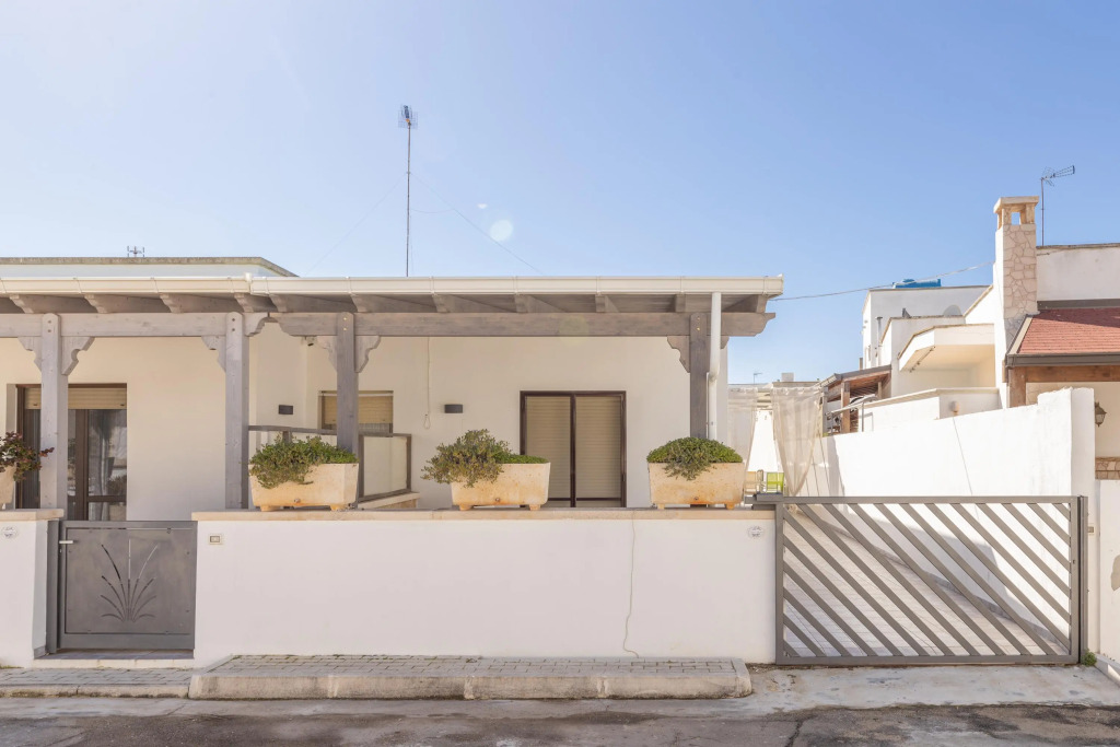 flavio e troisi beach villa
