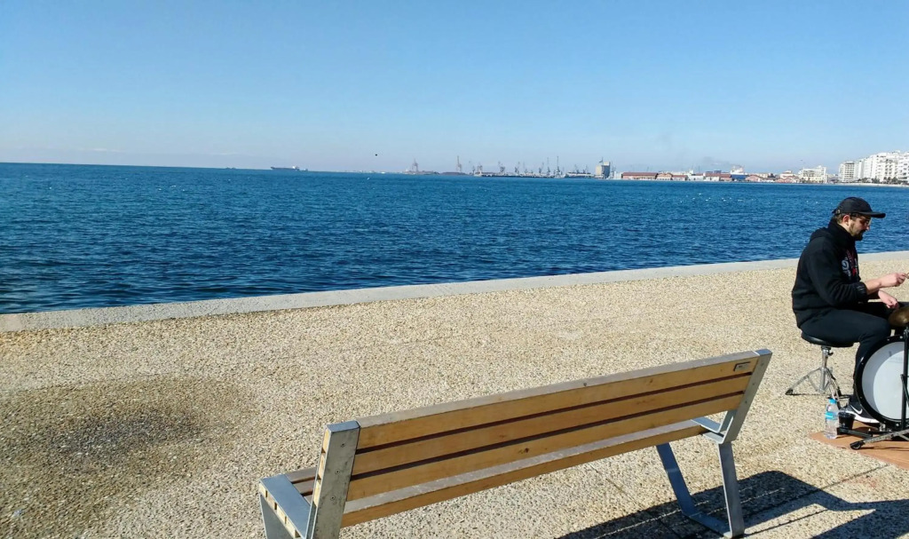Κεντρικα της πολης διπλα στην παραλιακη και το Συνεδριακο κεντρο του Μεγαρου Μουσικης