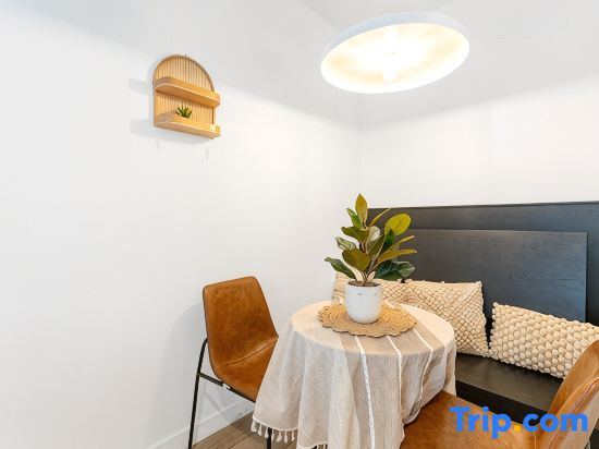Prime CBD Living  Modern 1BR Steps from Everything