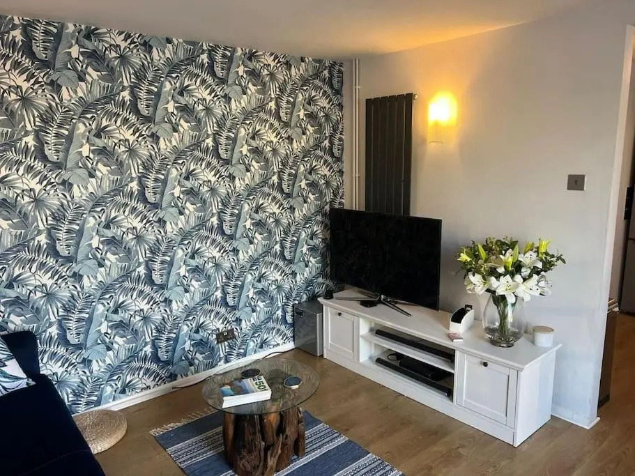 Unique One Bedroom Guest House with Free Parking