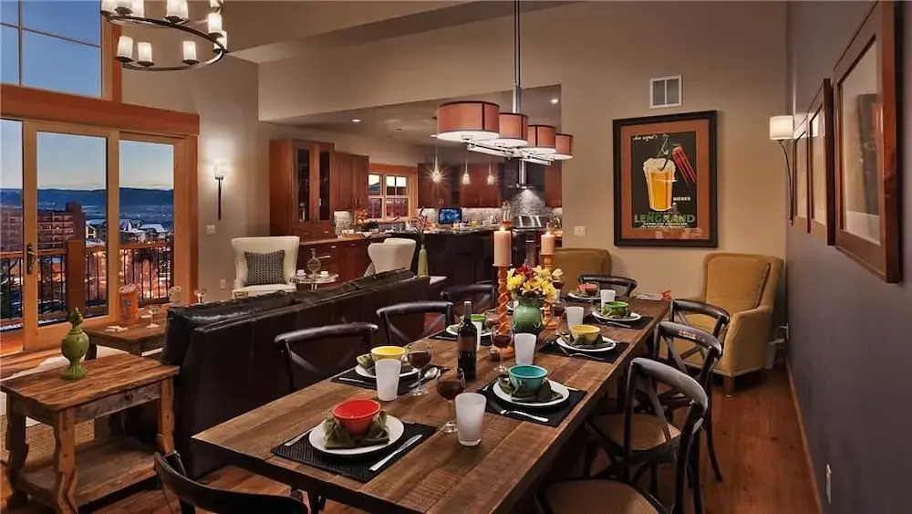 Peaks Grande Chalet 8 BedroomHoliday home By Moving Mountains
