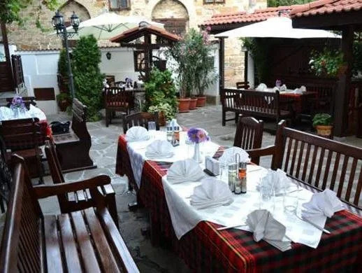 Family Hotel and Restaurant Varosha 2003