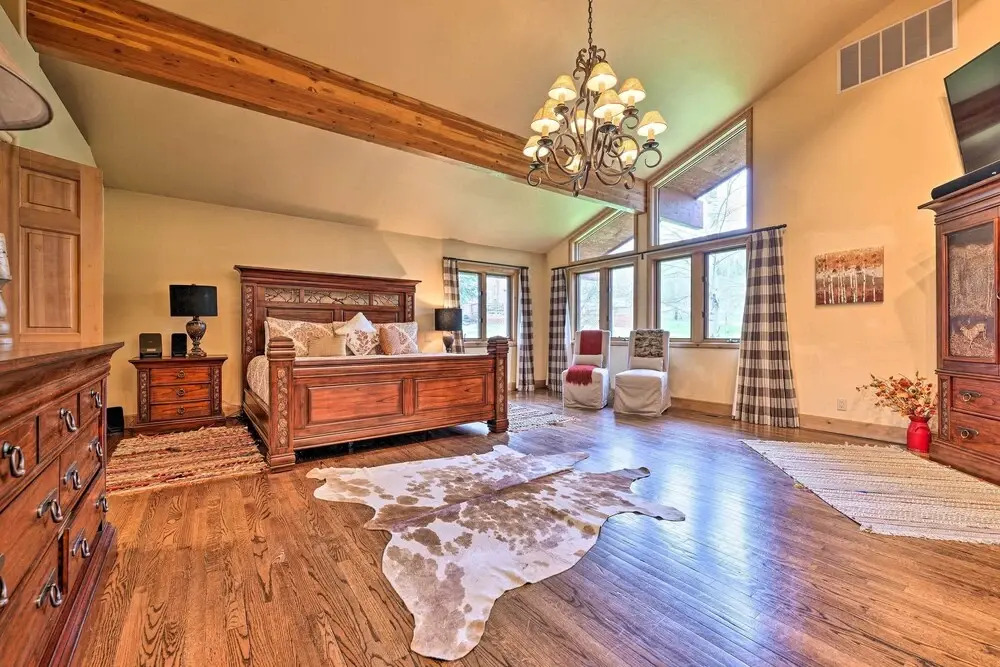 Luxe Sun Valley Retreat w/ Hot Tub, 3 Mi to Resort