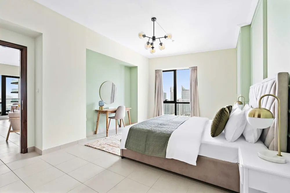 Vogue Vacation Homes, Business Bay Damac Maison Prive near Burj Khalifa and Dubai Mall, Studio Apartment with Canal and City View, Access to all Amenities