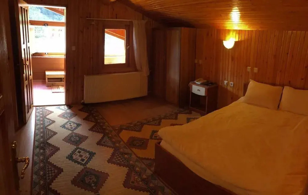Minaz Hotel