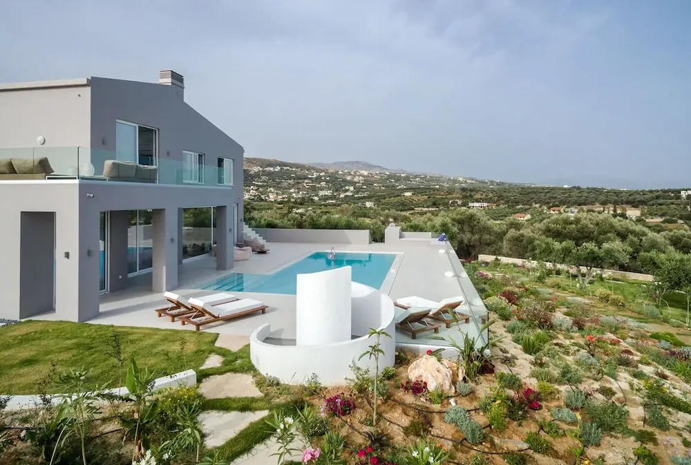 White Grace - A Seductive World of Luxury