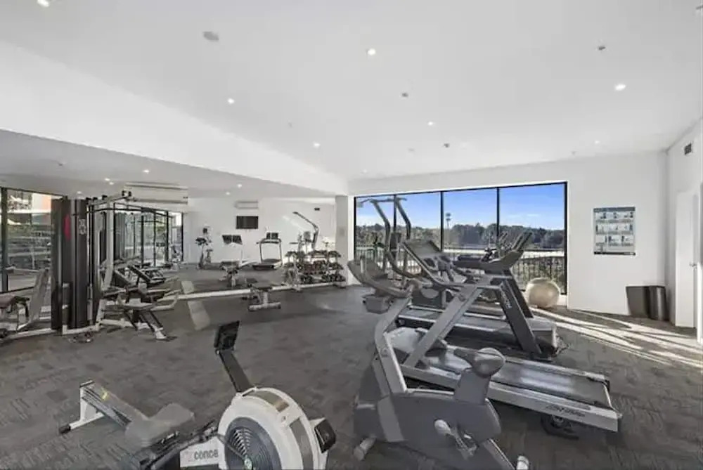 Metawise BnB 2BR Near Airport Pool Gym Train