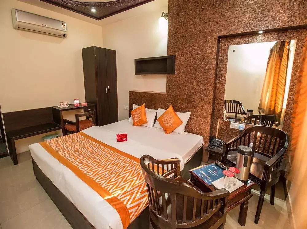 OYO 1919 Hotel Monarch Regency
