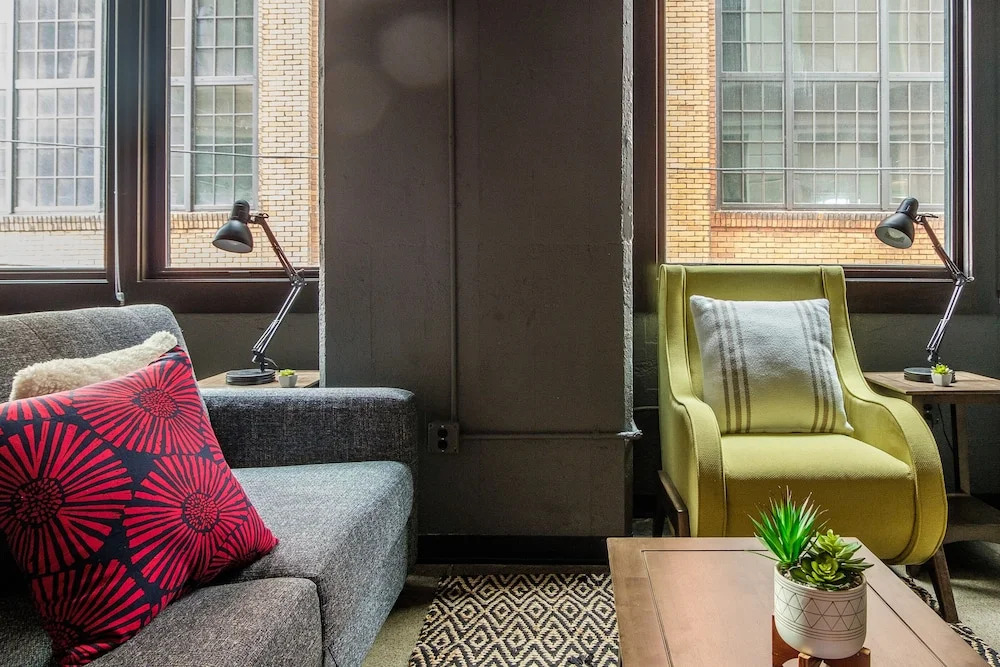 Strip District Apts with Wifi by Frontdesk