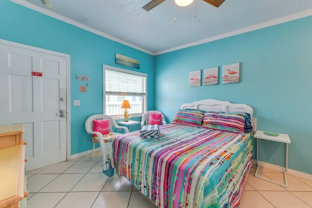 Madeira Beach Studio: Walk to John's Pass!