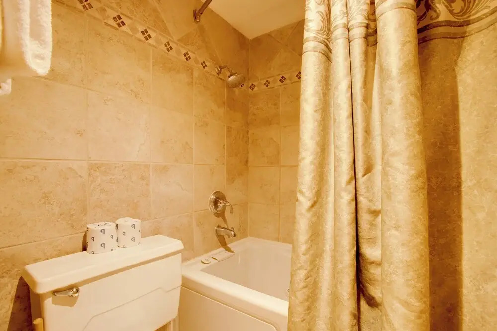 Pool & 3 Hot Tubs: Winter Park Condo on Bus Line