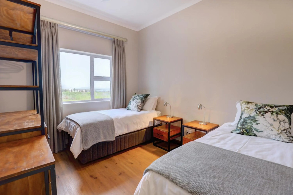 Out Of Bounds Self-Catering Lodge