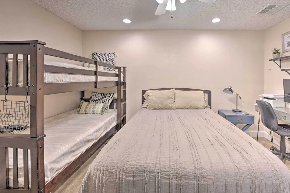 Walk to Beach: Lake Havasu Condo w/ Pool Access