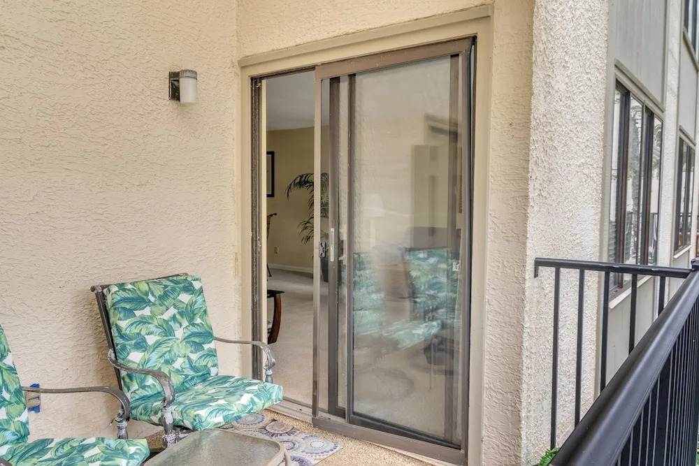Serene 2br Retreat At Springwood Villas, Hh Island 2 Bedroom Townhouse by Redawning