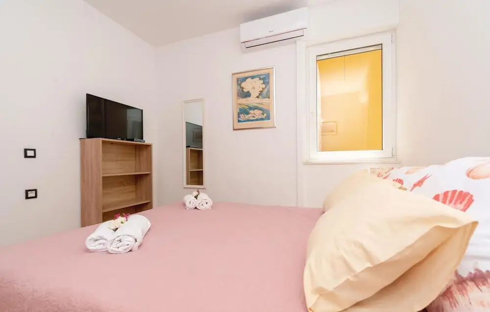 Stunning Home In Zrnovo With Sauna