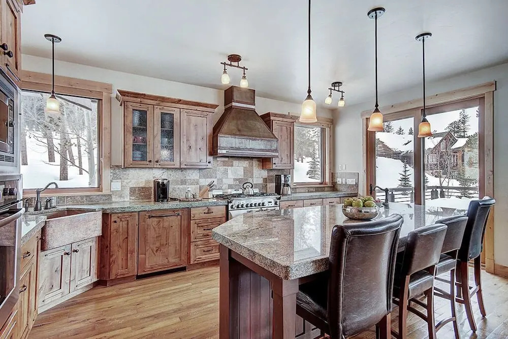 Gold Run Getaway 5 Bedroom Home by RedAwning