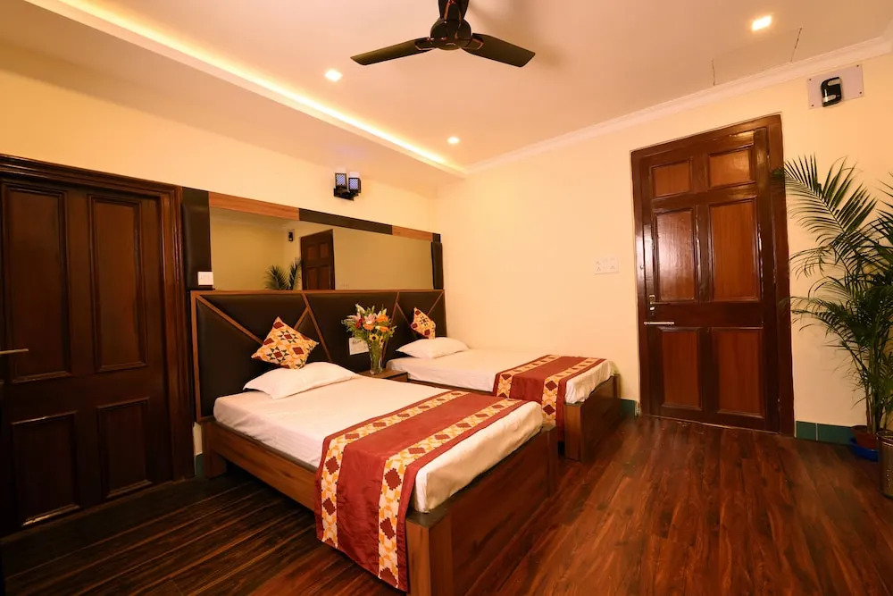 OYO 6760 Chowdhury Estate Premium