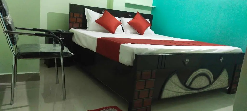 Spot On 92358 Hotel Royal Garden