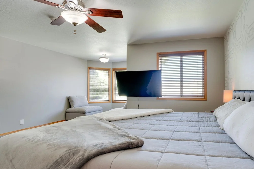 Moses Lake Vacation Rental w/ Hot Tub & Game Room