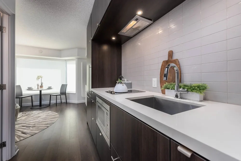 QuickStay - Executive Condo in Yorkville (Yonge & Bloor)