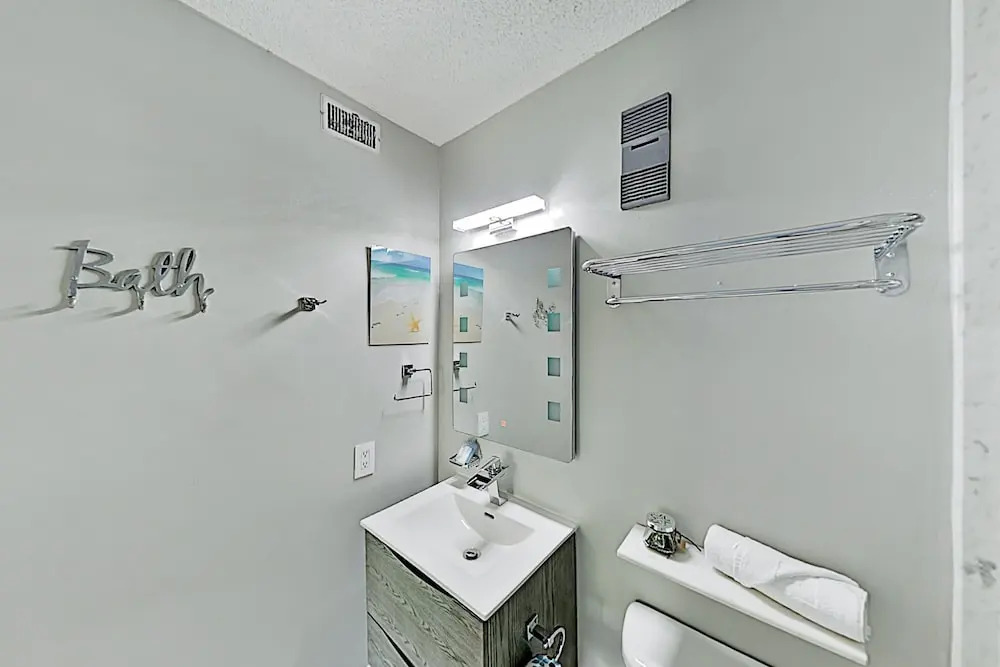 New Listing! Serene 2 Br W/ 3 Pools! 2 Bedroom Condo
