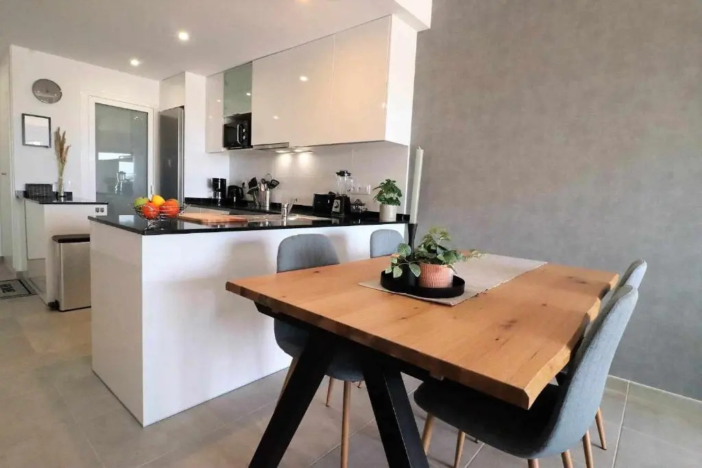 Casa de Femmie apartamento de lujo terraza jardín y piscina comunitaria