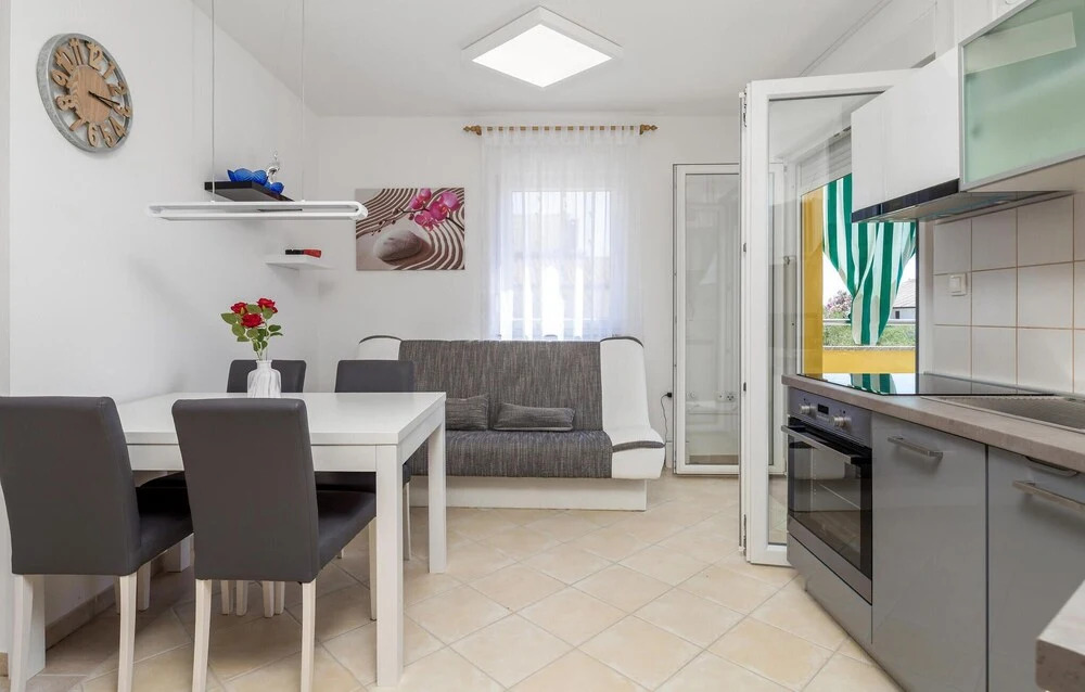 Beautiful Apartment in Povljana With Wifi and 2 Bedrooms